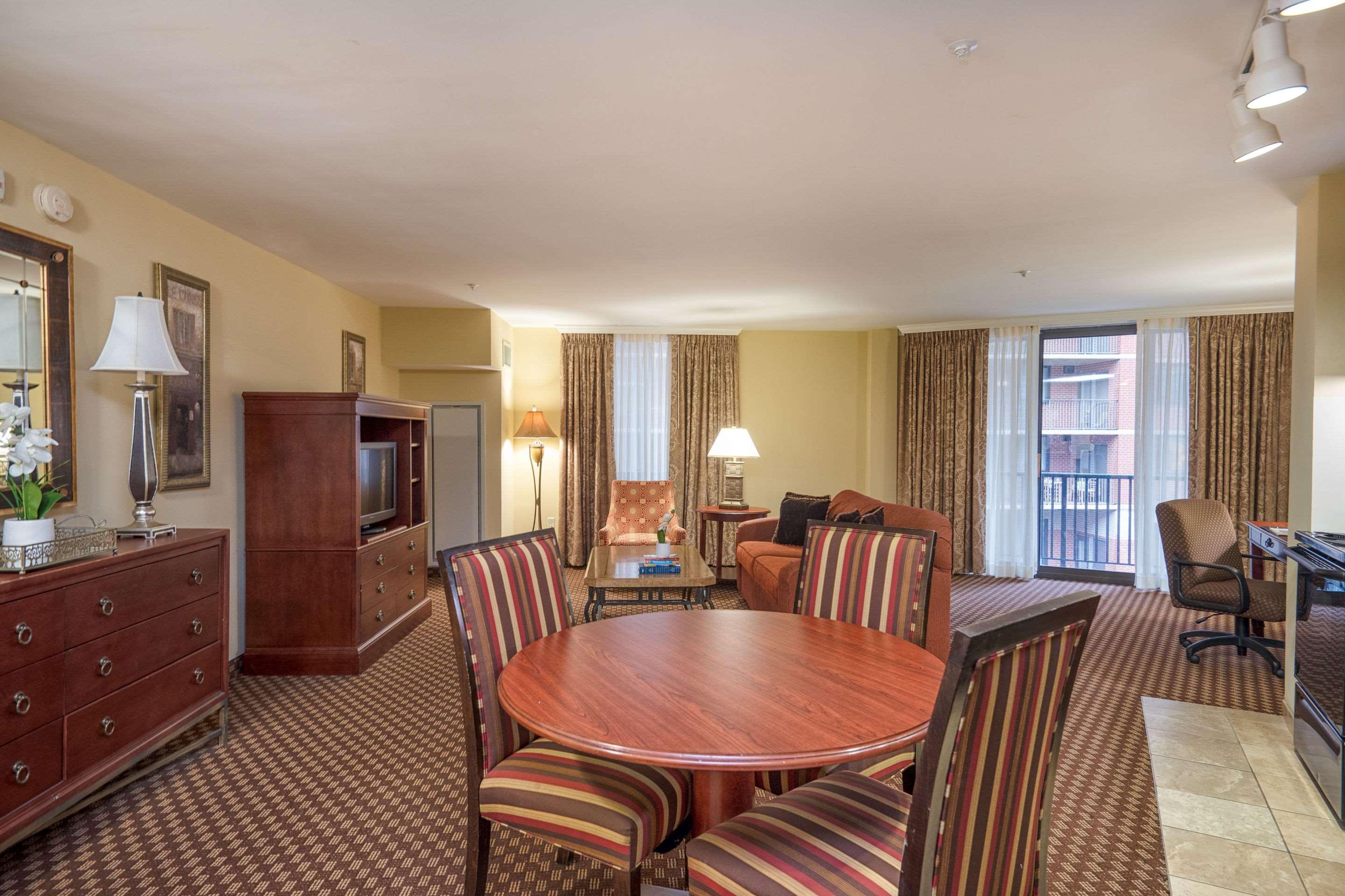 Clarion Collection Hotel Arlington Court Suites Zewnętrze zdjęcie