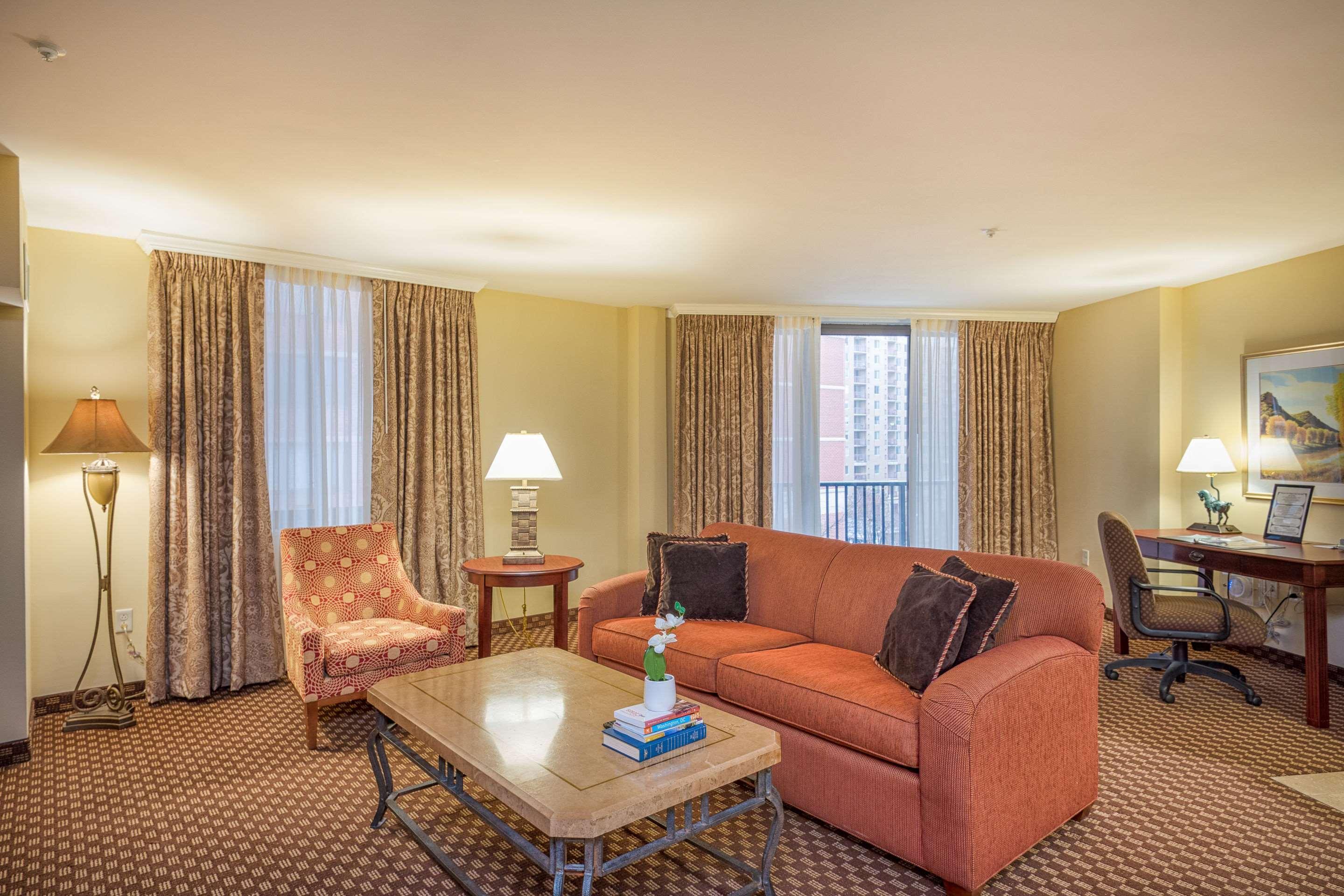 Clarion Collection Hotel Arlington Court Suites Zewnętrze zdjęcie